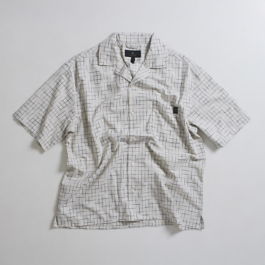 A short sleeve shirt with a checked pattern
