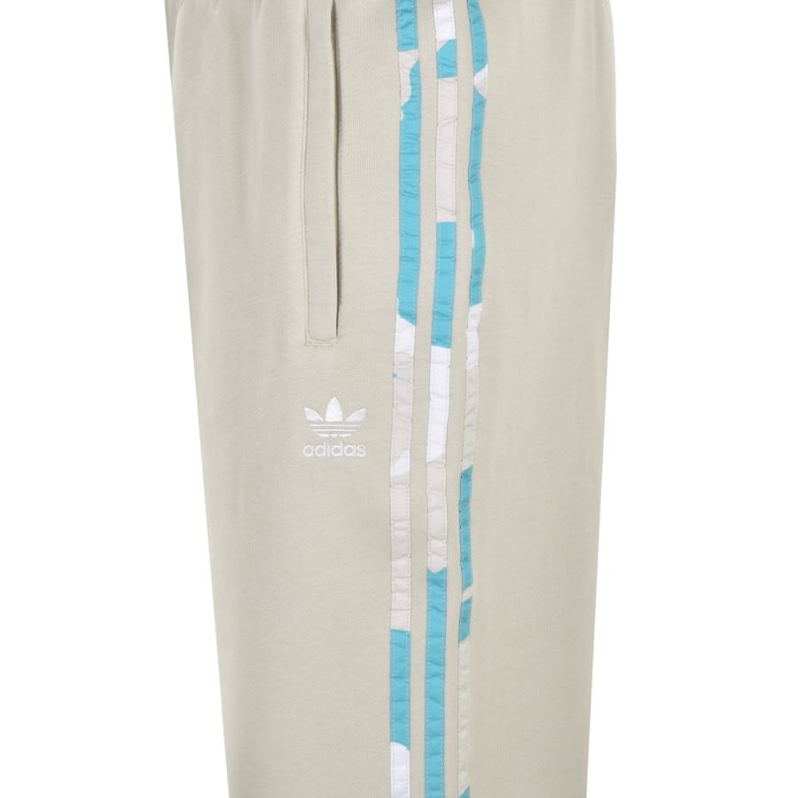 Alternative Image for ProductAdidas Originals Logo Shorts Beige3