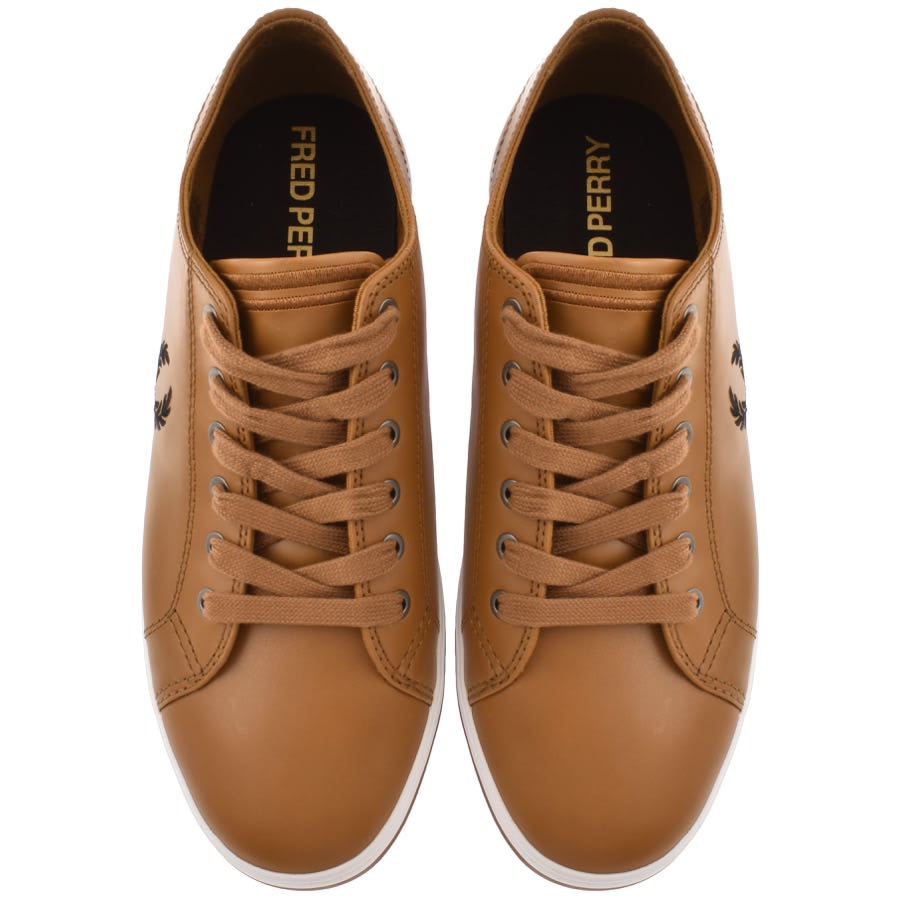 Fred perry kingston leather trainers 2025